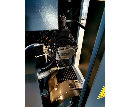 Компрессор COMARO SB 7.5-10 L (V22LB95PWV077/210L), изображение 3 от магазина Вимкор Компрессор COMARO SB 7.5-10 L (V22LB95PWV077/210L), изображение 3